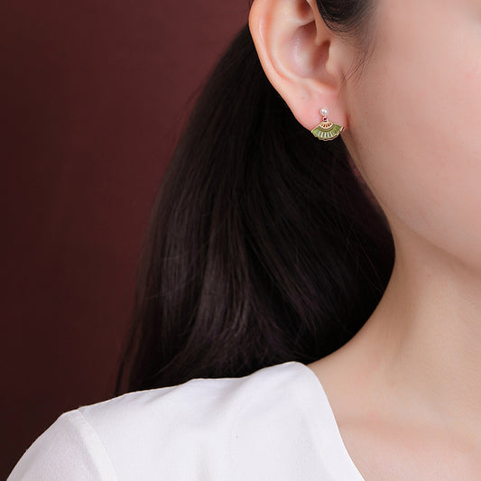 Openwork green studs earrings, close detail