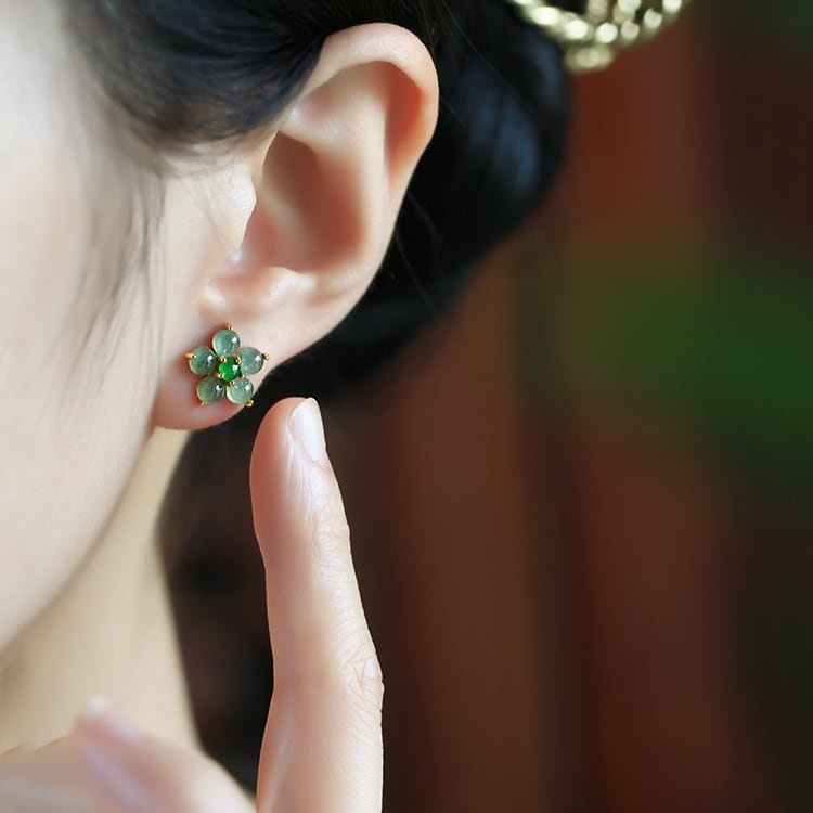 Soft green floral studs earrings, close detail