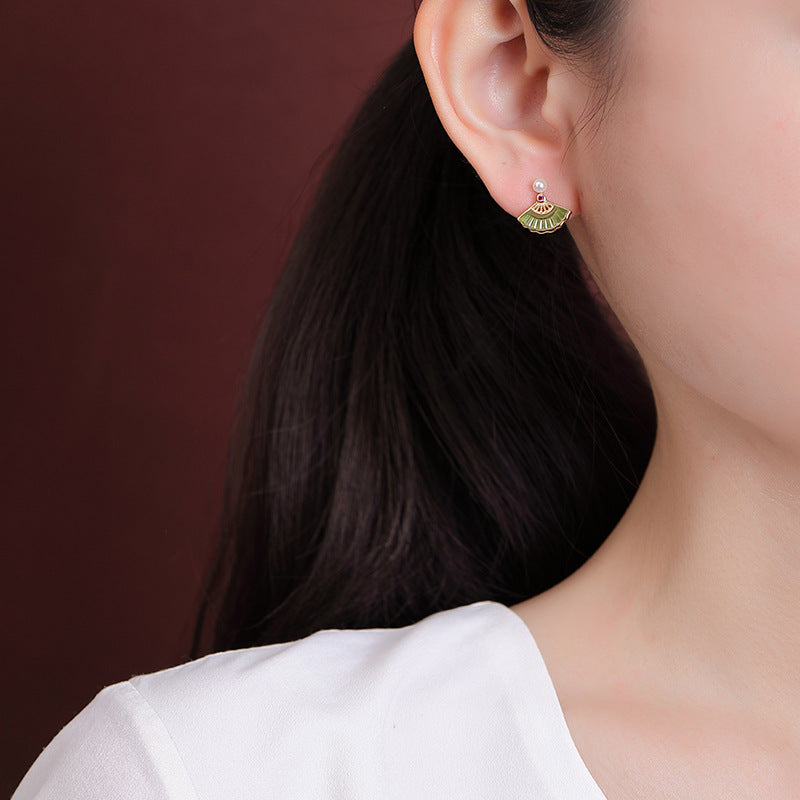 Openwork green studs earrings, close detail