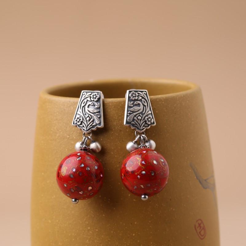 Artful lacquer-style studs earrings, paired display