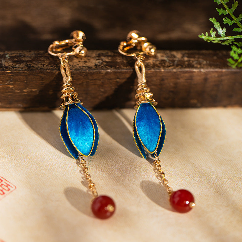 Vintage-style pendant drops earrings, side profile