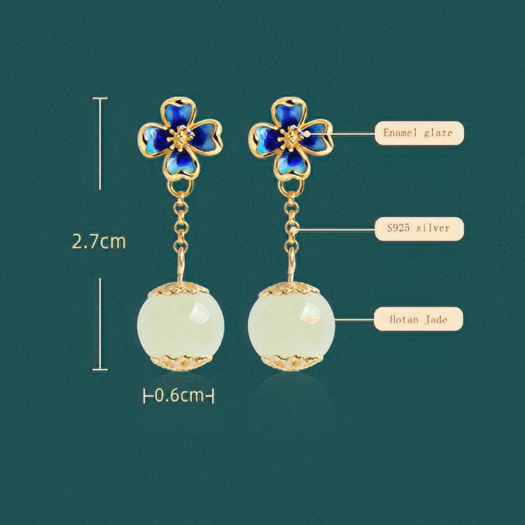 Four-leaf green earrings earrings, paired display