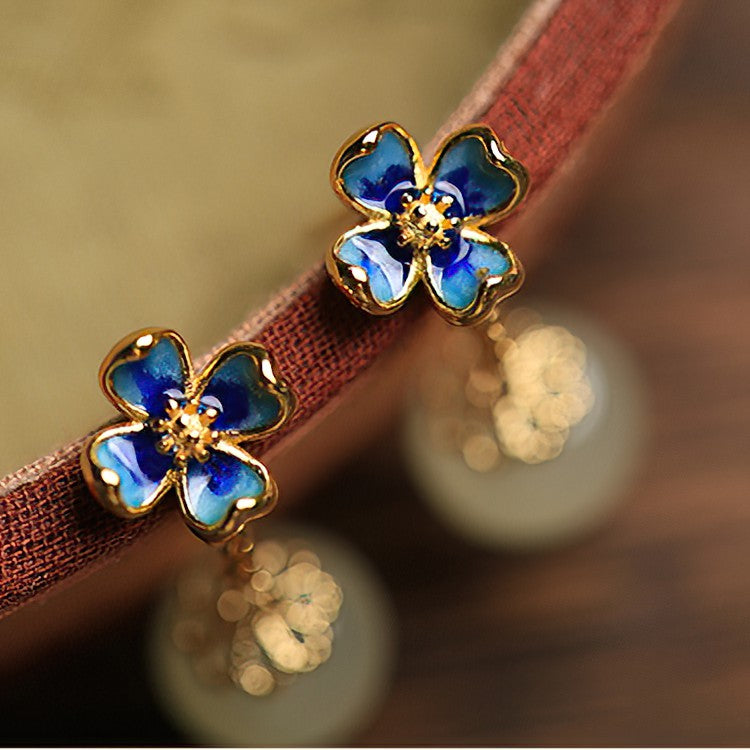 Four-leaf green earrings earrings, worn styling view
