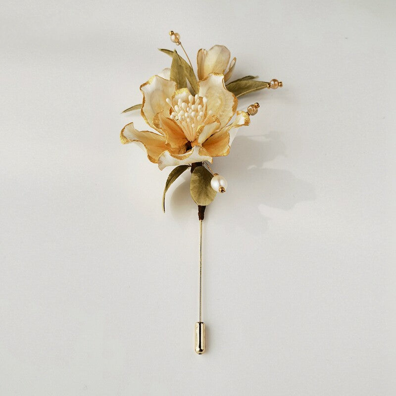 Ronghua-inspired Chinese flower brooch on Hanfu