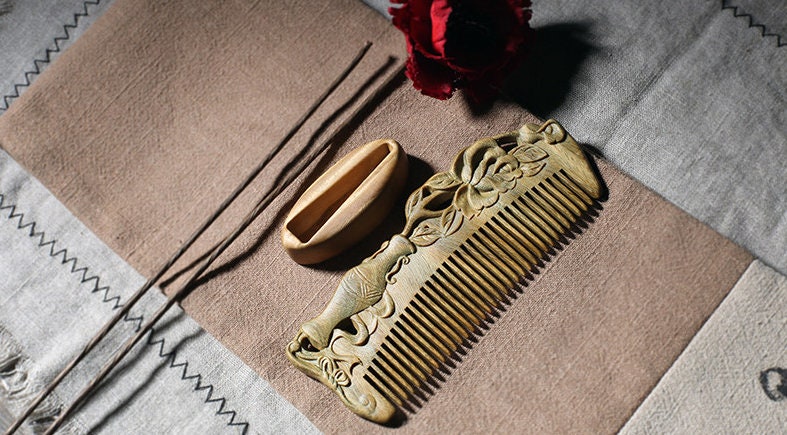Green Sandalwood Massage Comb Anti Static Carved
