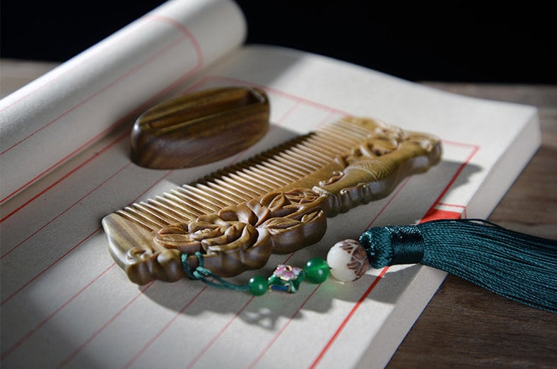 Green Sandalwood Massage Comb Anti Static Carved