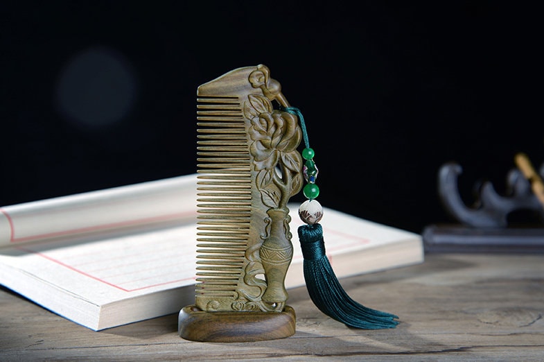 Green Sandalwood Massage Comb Anti Static Carved