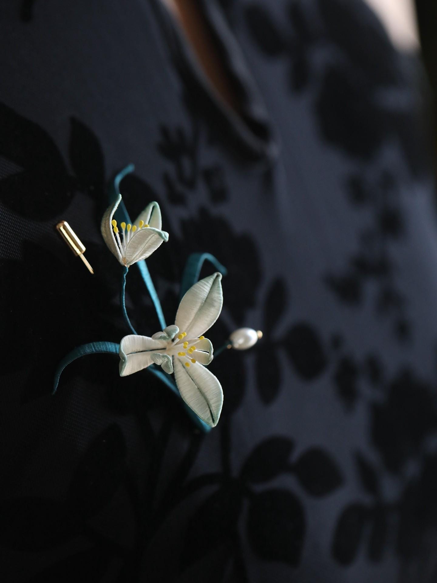 Silk Butterfly Brooch Handmade Ronghua Velvet Flower