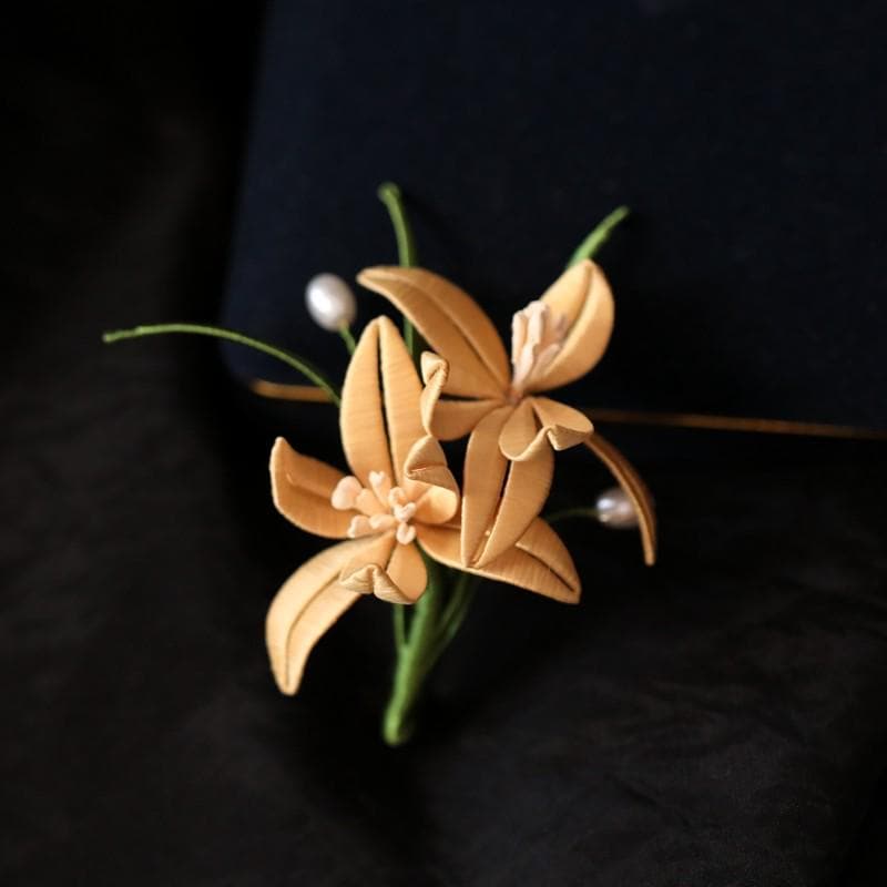Silk Tulip Brooch Handmade Ronghua Velvet Flower