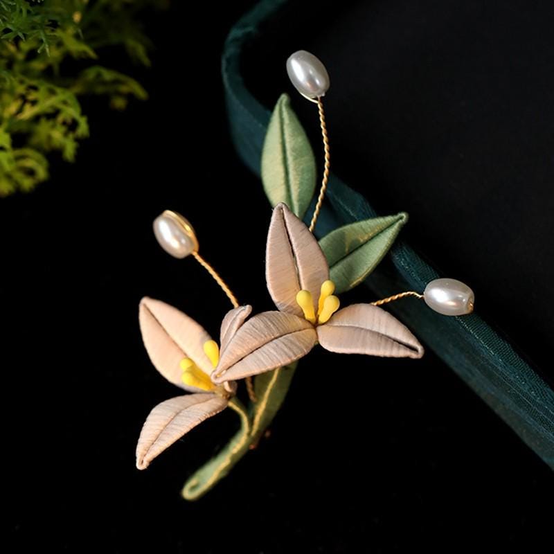 Silk Tulip Brooch Handmade Ronghua Velvet Flower