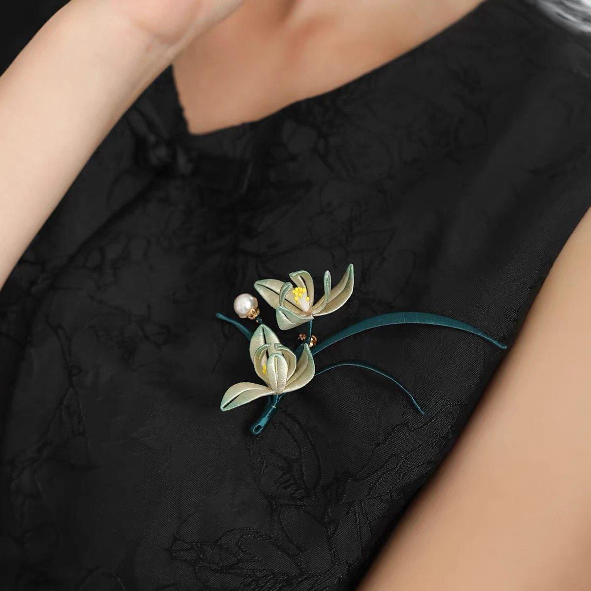 Silk Butterfly Brooch Handmade Ronghua Velvet Flower