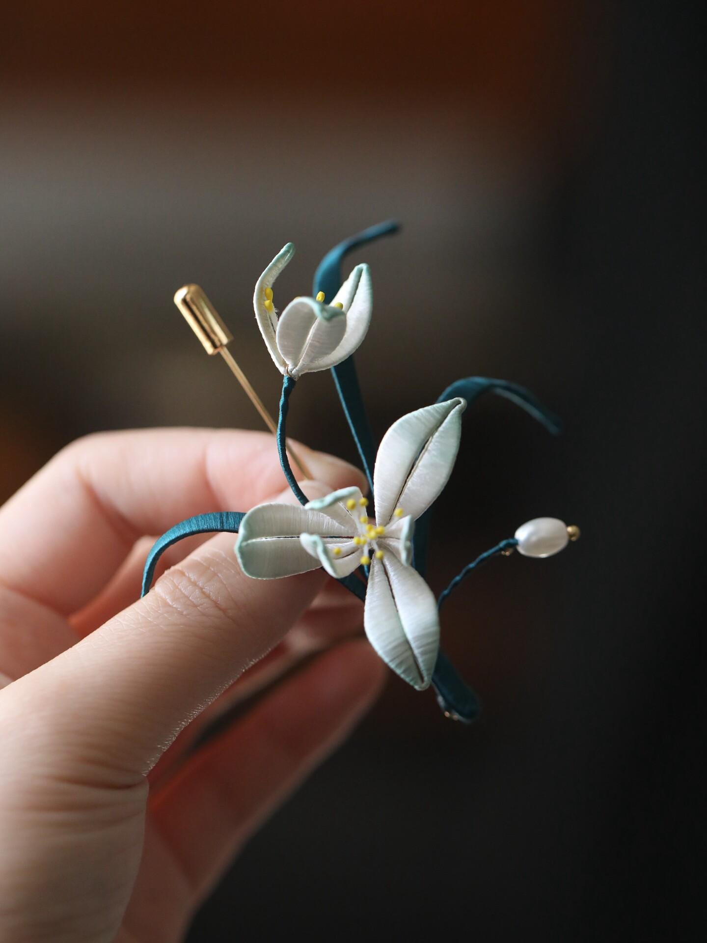 Silk Butterfly Brooch Handmade Ronghua Velvet Flower