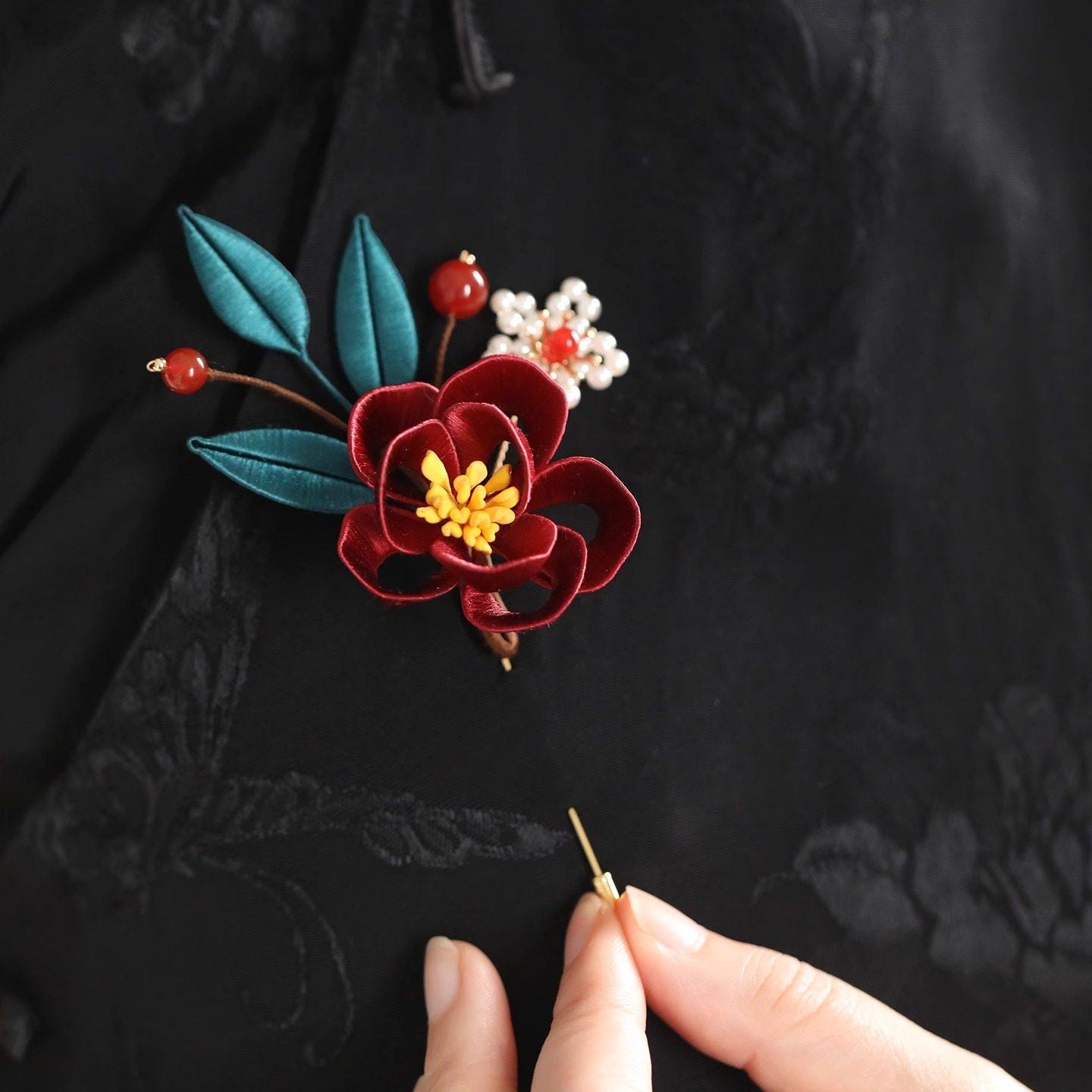 Silk Butterfly Brooch Handmade Ronghua Velvet Flower