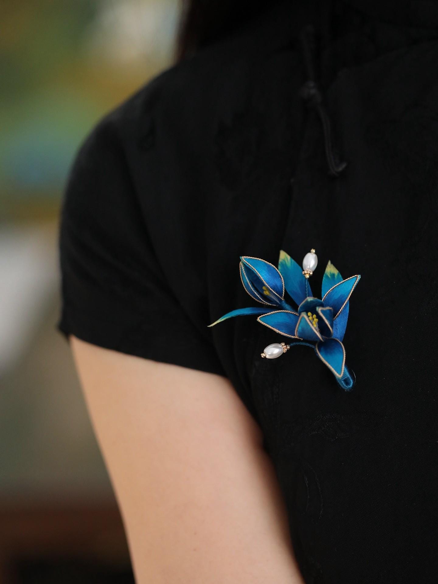 Silk Tulip Brooch Handmade Ronghua Velvet Flower