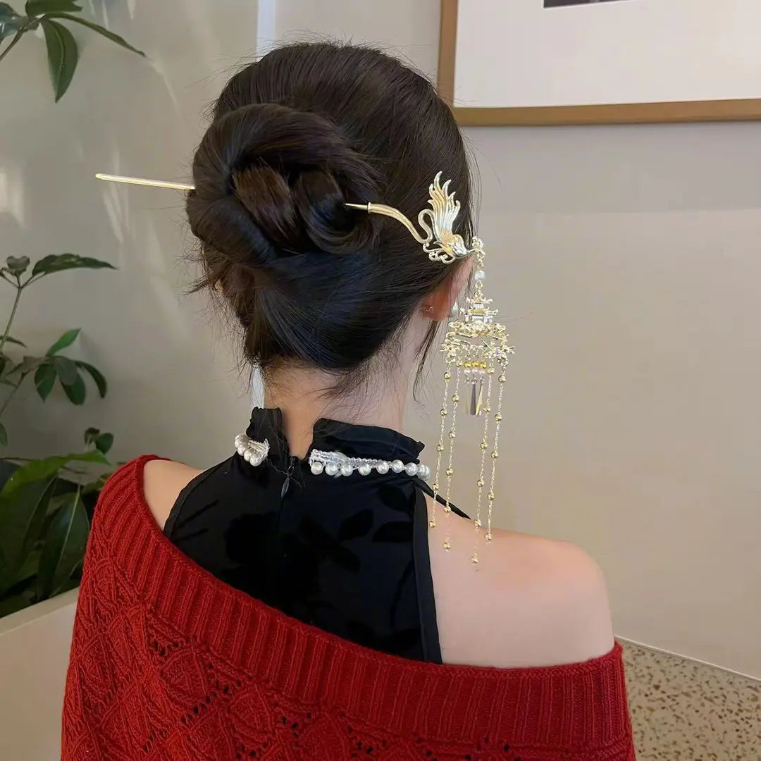 Phoenix Seeks the Phoenix Hairpin