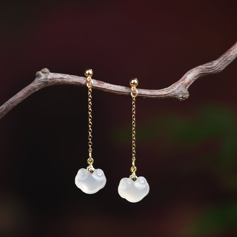 White stone ruyi drops earrings, paired display